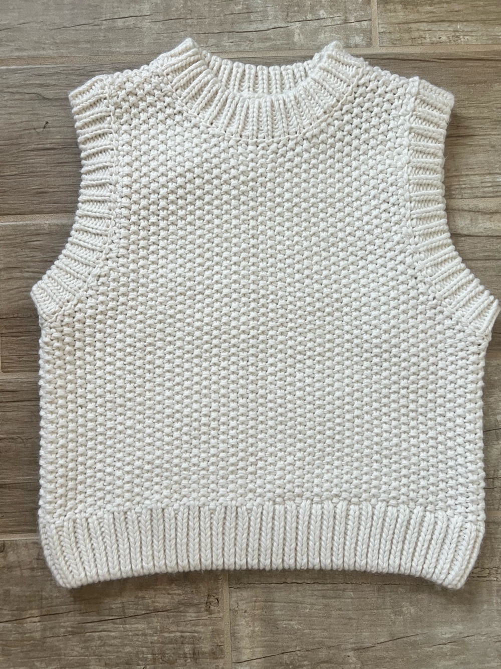 H&M Cream Sleeveless Knit V-Neck Sweater Vest